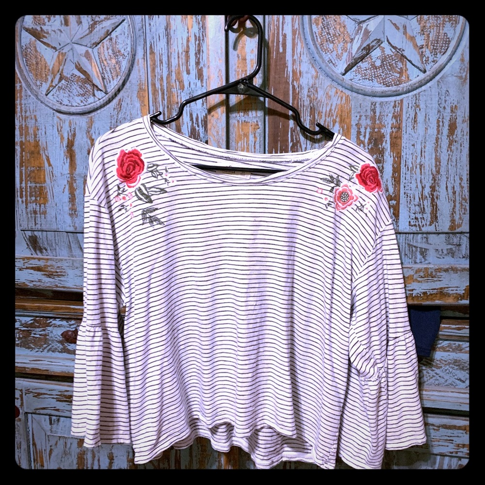 Hollister 3qtr ruffle sleeve top